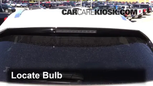 2015 Lexus NX200t 2.0L 4 Cyl. Turbo Éclairage Feu de freinage central (remplacer l'ampoule)